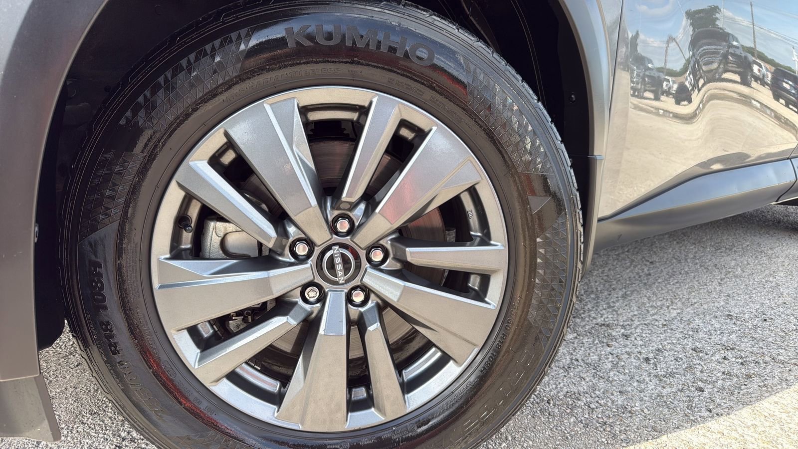 Used 2024 Nissan Pathfinder SV FWD image 29