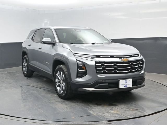 Used 2025 Chevrolet Equinox LT AWD/4WD image 2