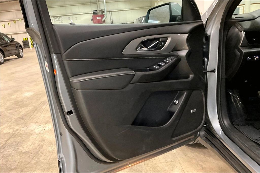 Used 2023 Chevrolet Traverse LT w/ LT Premium Package image 21