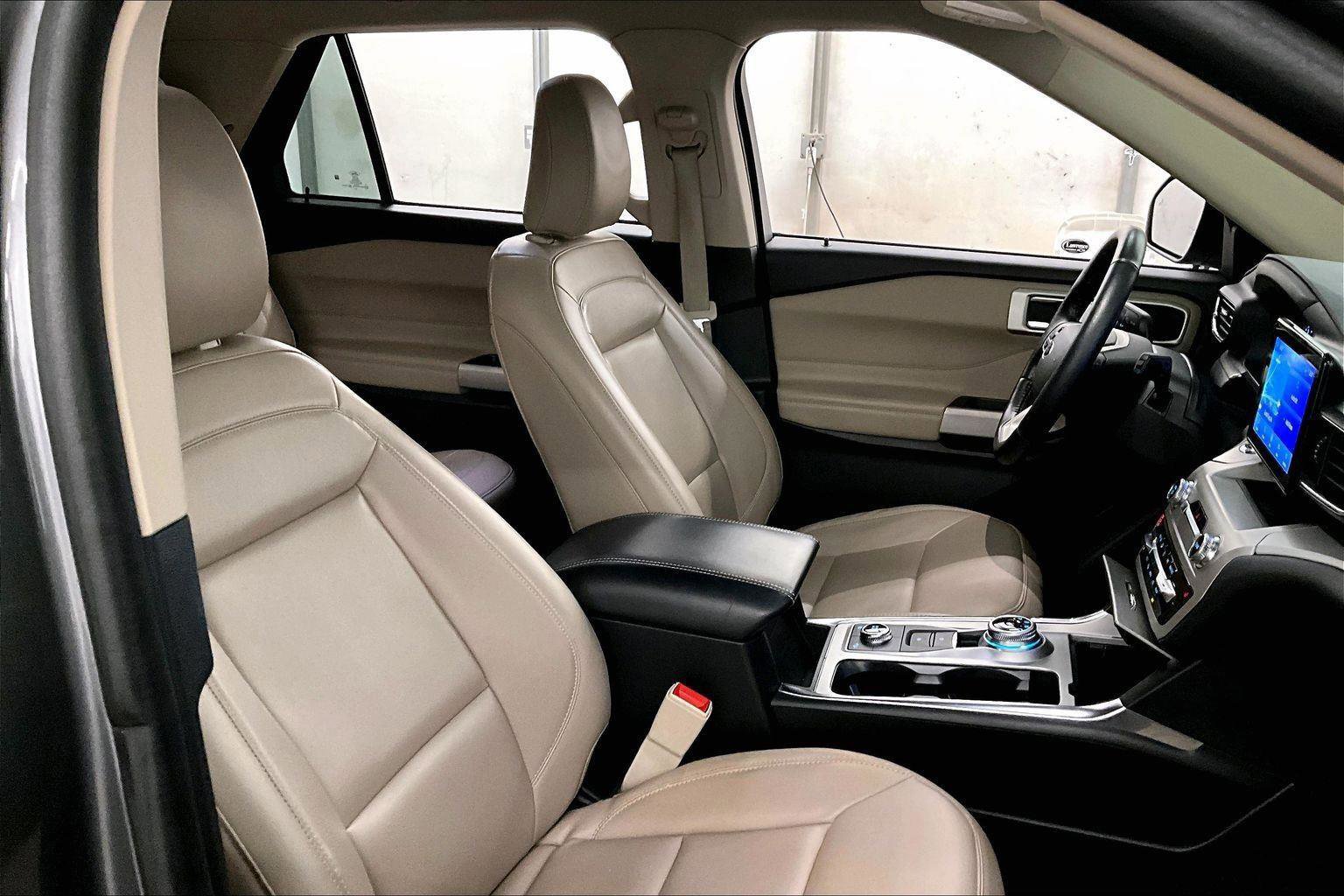 Certified 2022 Ford Explorer XLT w/ Equipment Group 202A image 9