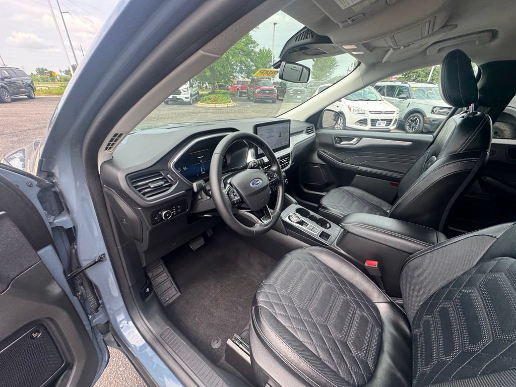 Certified 2023 Ford Escape Platinum w/ Premium Technology Package AWD/4WD image 9