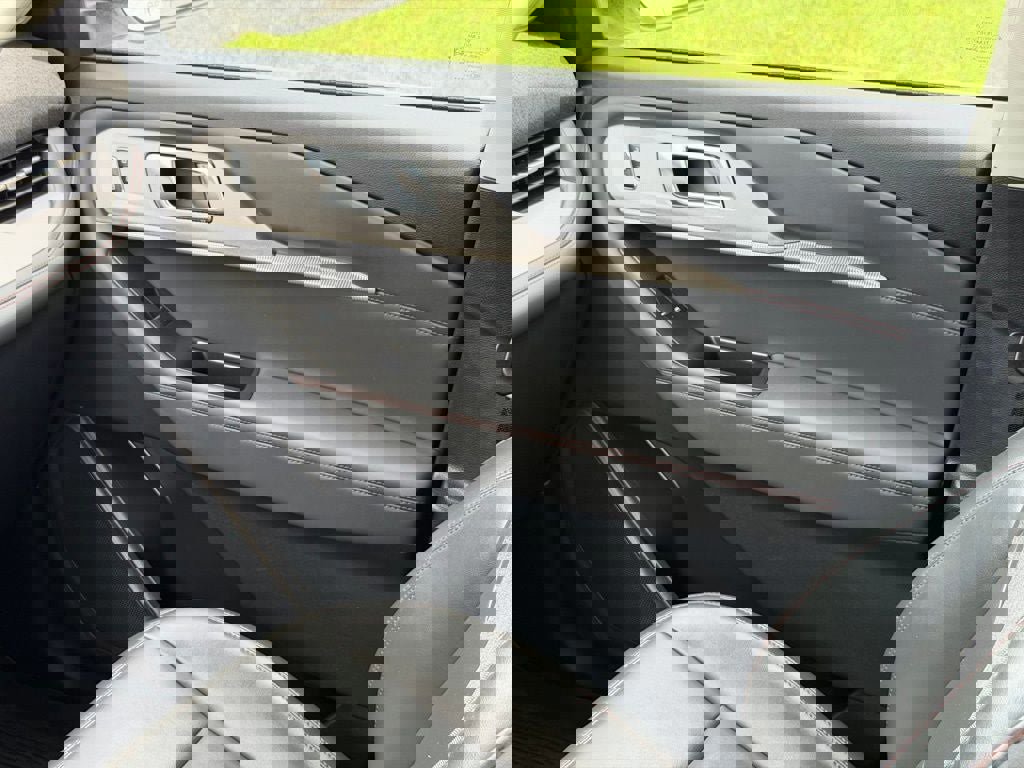 Certified 2025 Ford Explorer Active w/ Active Comfort Package image 37