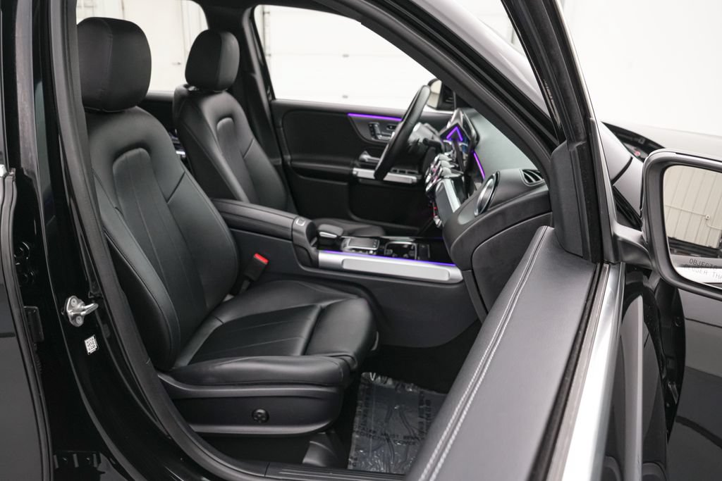 Used 2022 Mercedes-Benz GLB 250 w/ Premium Package Lite image 25