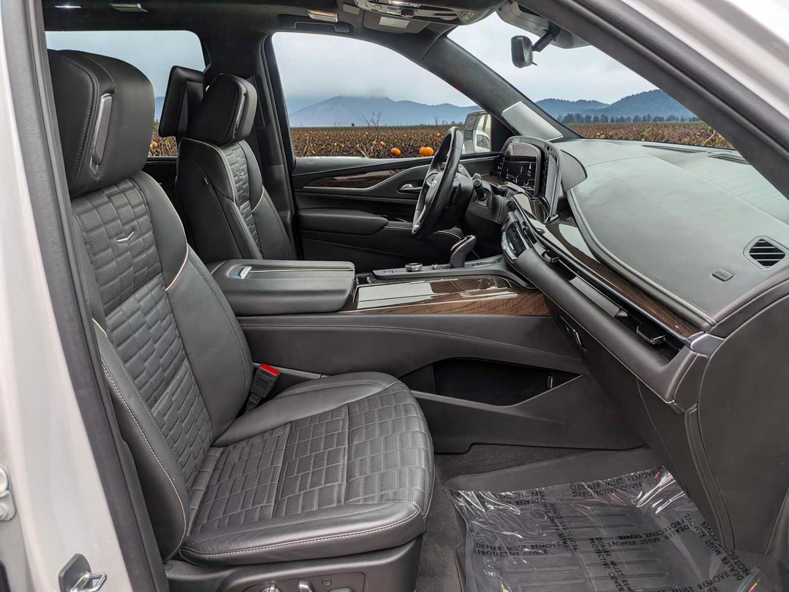 Used 2023 Cadillac Escalade Premium Luxury Platinum w/ LPO, Radiant Package AWD/4WD image 19