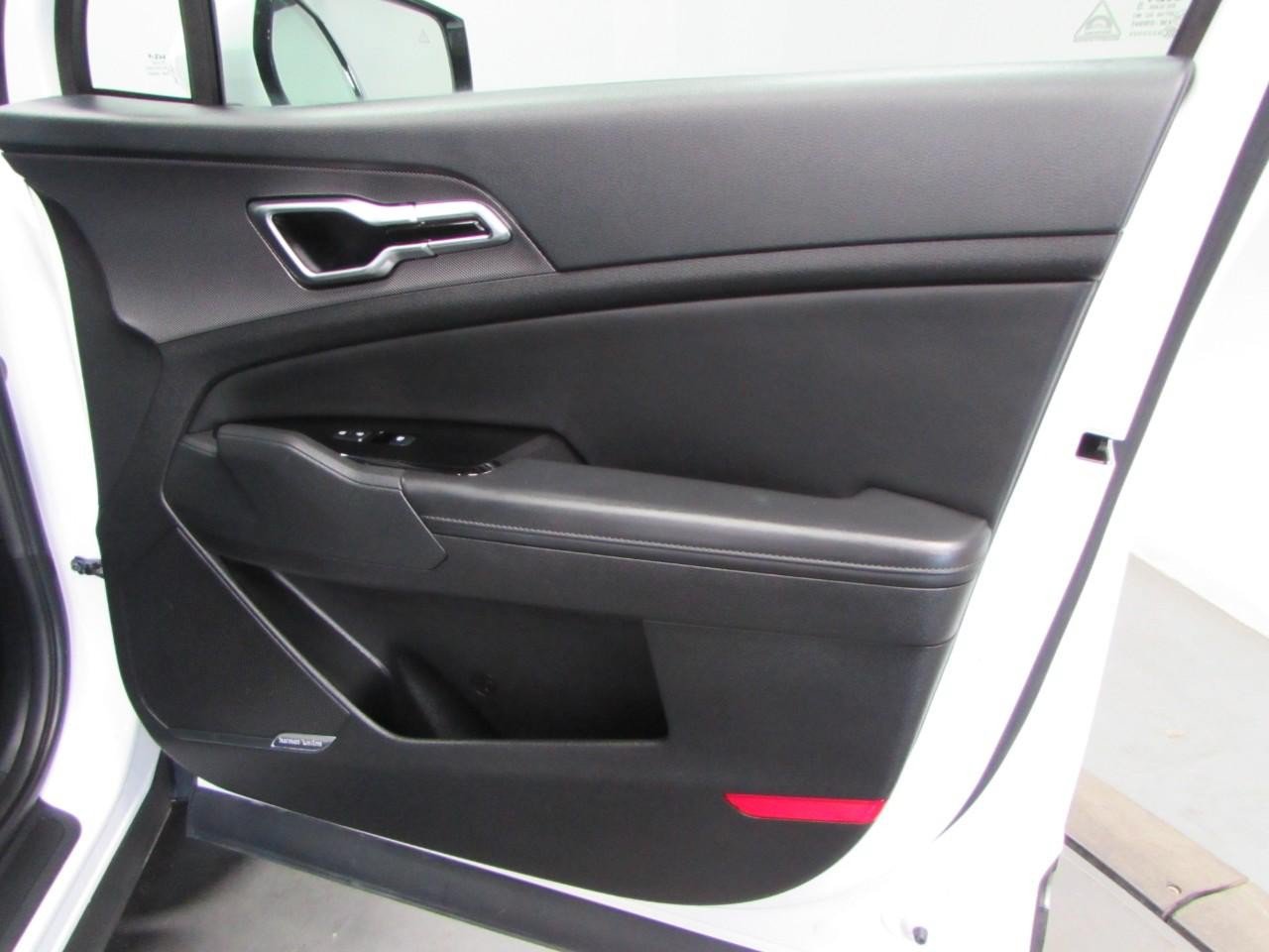 Used 2024 Kia Sportage SX AWD/4WD image 16