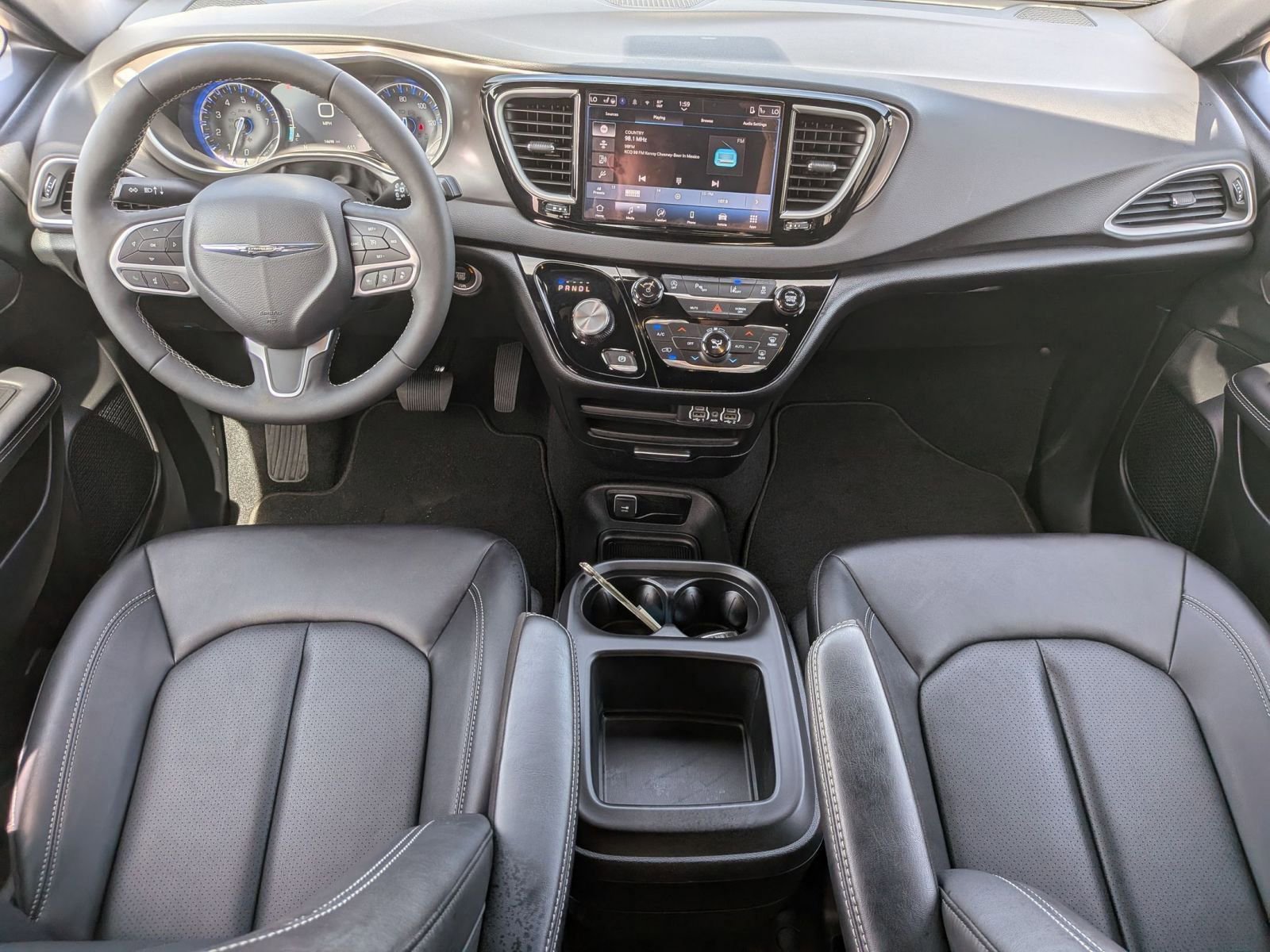 Used 2025 Chrysler Pacifica Select FWD image 27