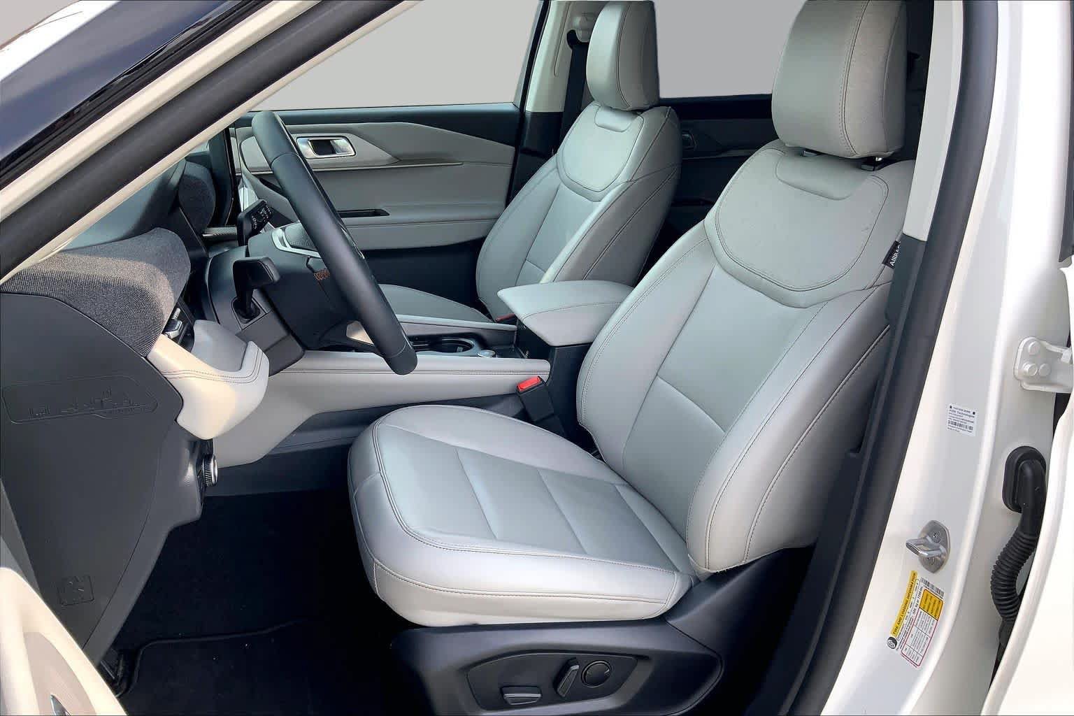 Certified 2025 Ford Explorer Active w/ Active Comfort Package RWD image 8