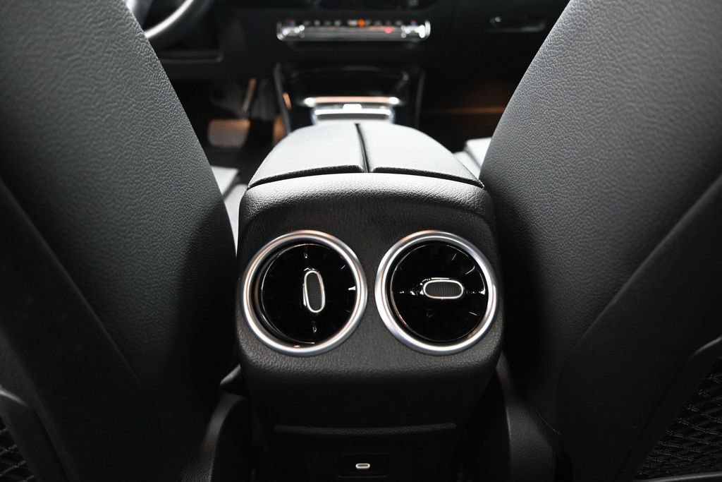 Used 2025 Mercedes-Benz CLA 250 image 17