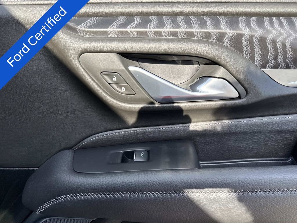 Used 2024 GMC Yukon XL Denali w/ Denali Reserve Package image 16