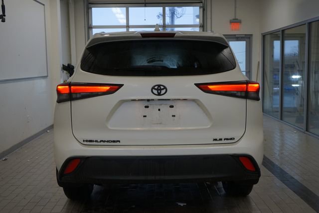 Used 2021 Toyota Highlander XLE image 12