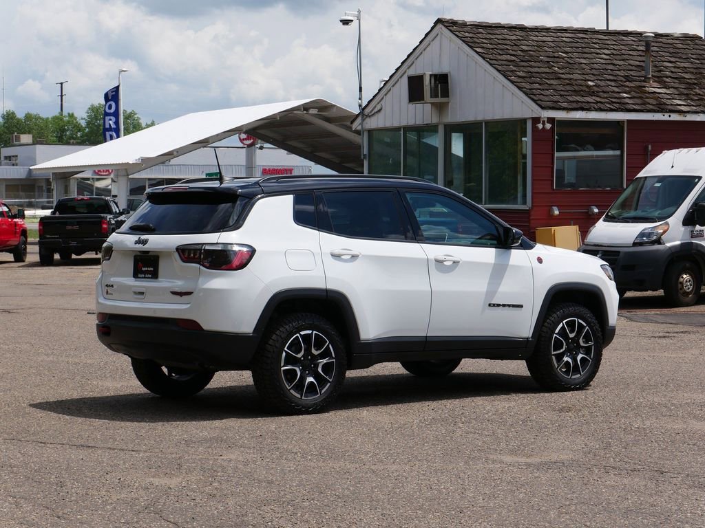 Used 2024 Jeep Compass Trailhawk AWD/4WD image 3