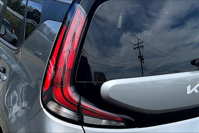Used 2025 Kia Soul LX w/ LX Technology Package FWD image 30