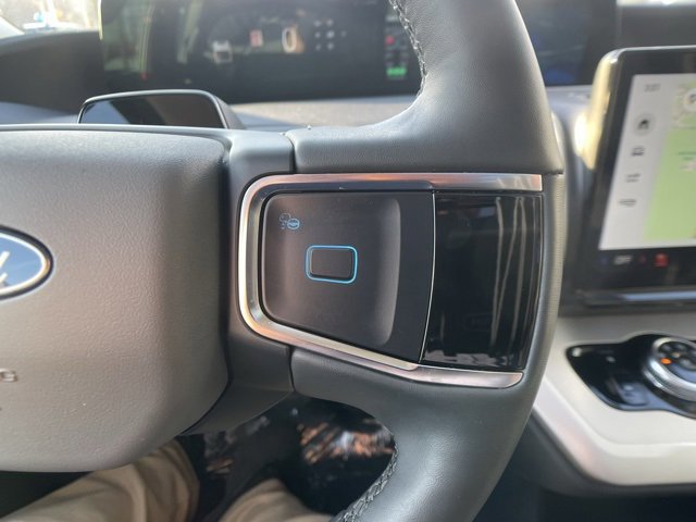 Certified 2025 Ford Expedition Active image 20