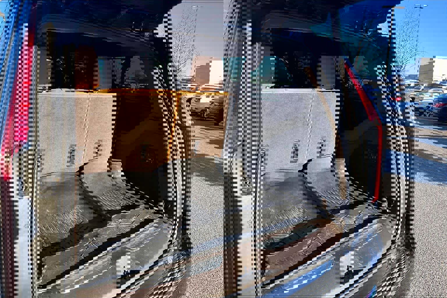 Used 2023 Cadillac Escalade ESV Premium Luxury image 33