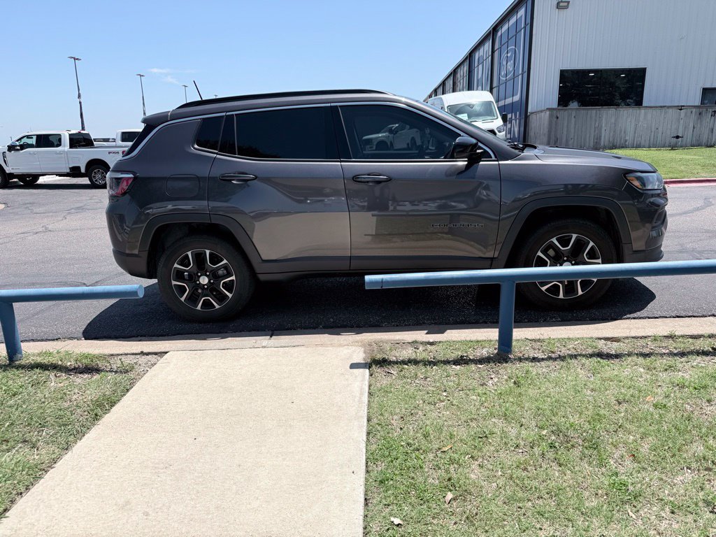 Used 2022 Jeep Compass Latitude w/ Convenience Group AWD/4WD image 4