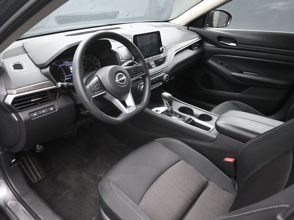 Used 2025 Nissan Altima 2.5 SV FWD image 23