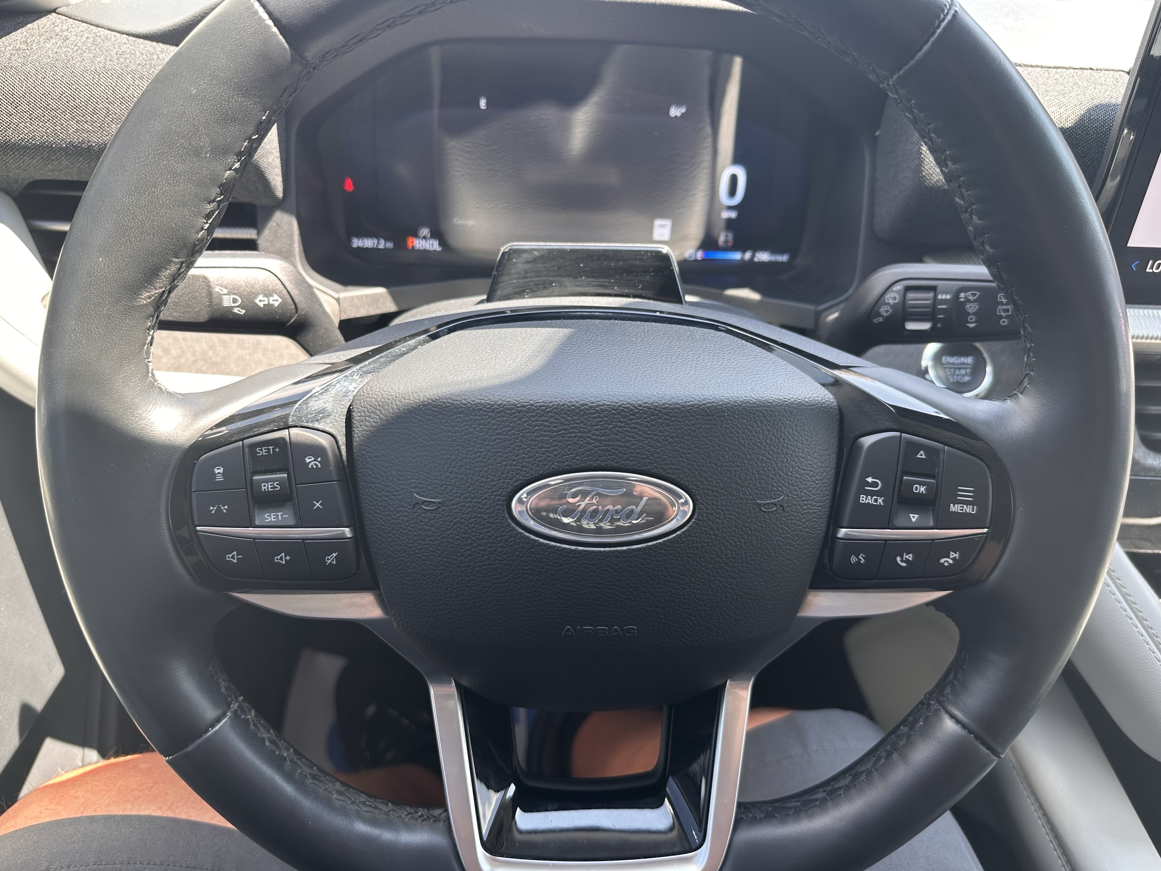 Certified 2025 Ford Explorer Platinum w/ Ultimate Package AWD/4WD image 20