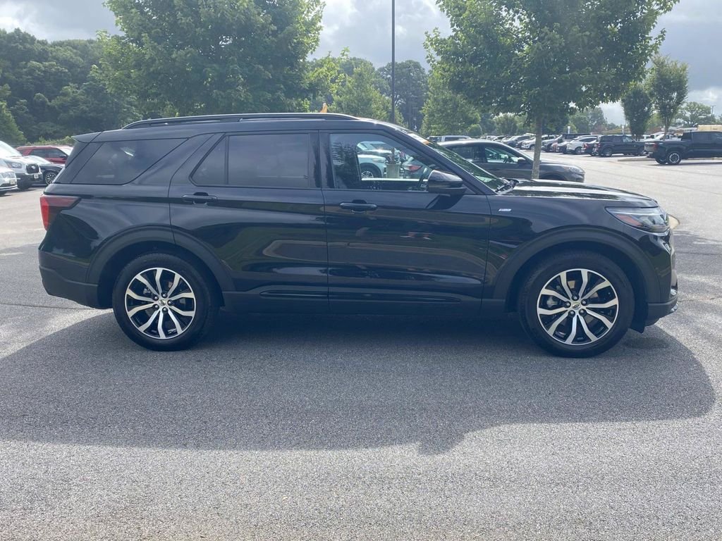 Certified 2025 Ford Explorer ST-Line w/ Premium Package RWD image 2