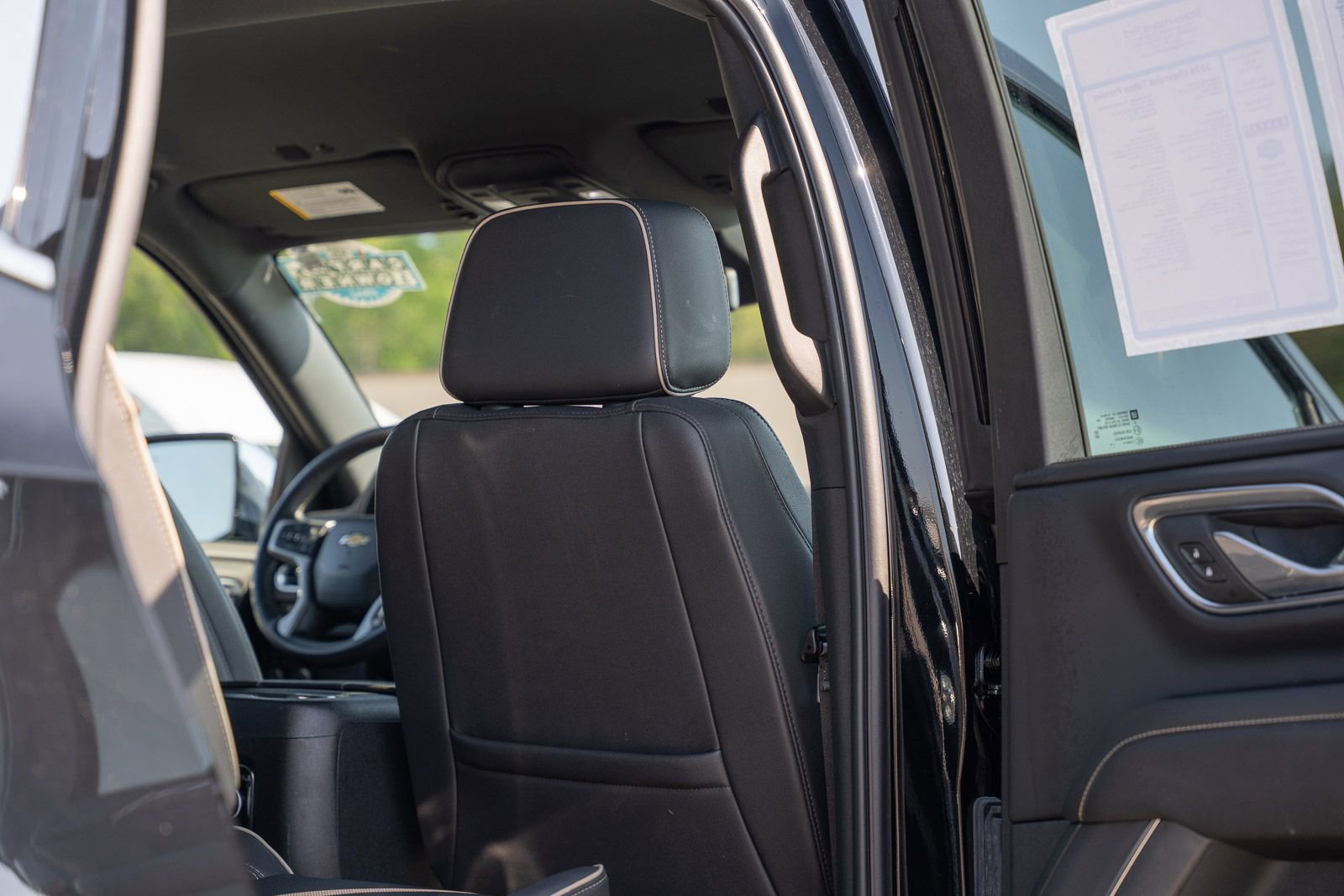 Used 2024 Chevrolet Tahoe Premier AWD/4WD image 16