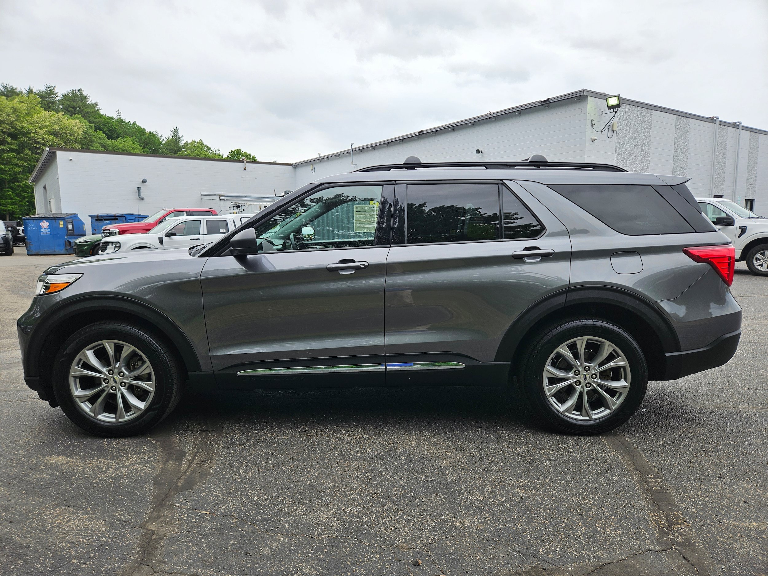 Certified 2022 Ford Explorer XLT w/ Equipment Group 202A AWD/4WD image 8