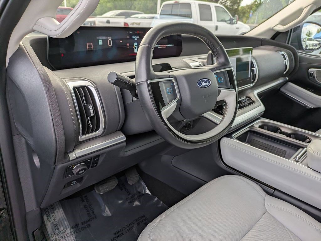 Certified 2025 Ford Expedition Platinum AWD/4WD image 16