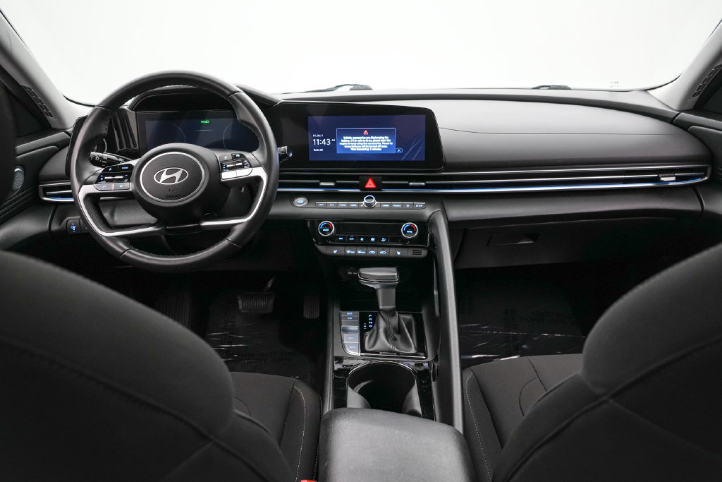 Used 2025 Hyundai Elantra SEL FWD image 14