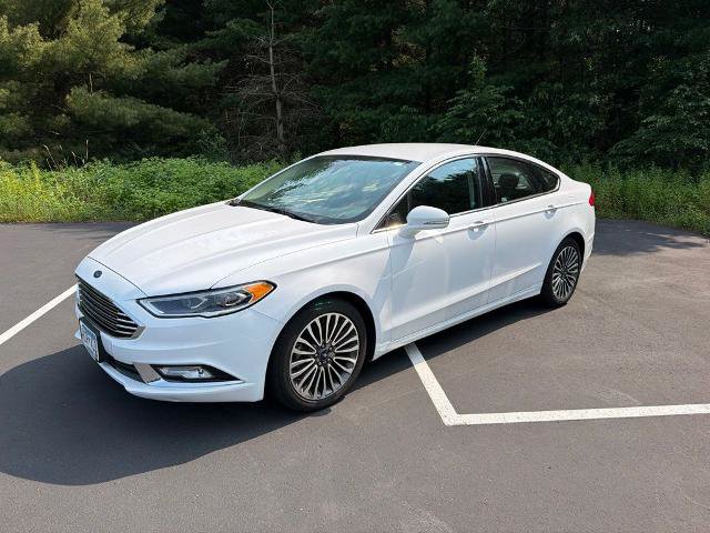 Certified 2017 Ford Fusion SE w/ Fusion SE Technology Package FWD image 3
