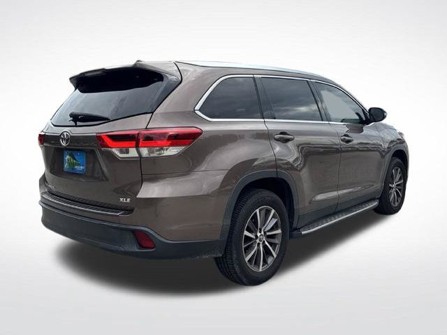 Used 2019 Toyota Highlander XLE FWD image 5