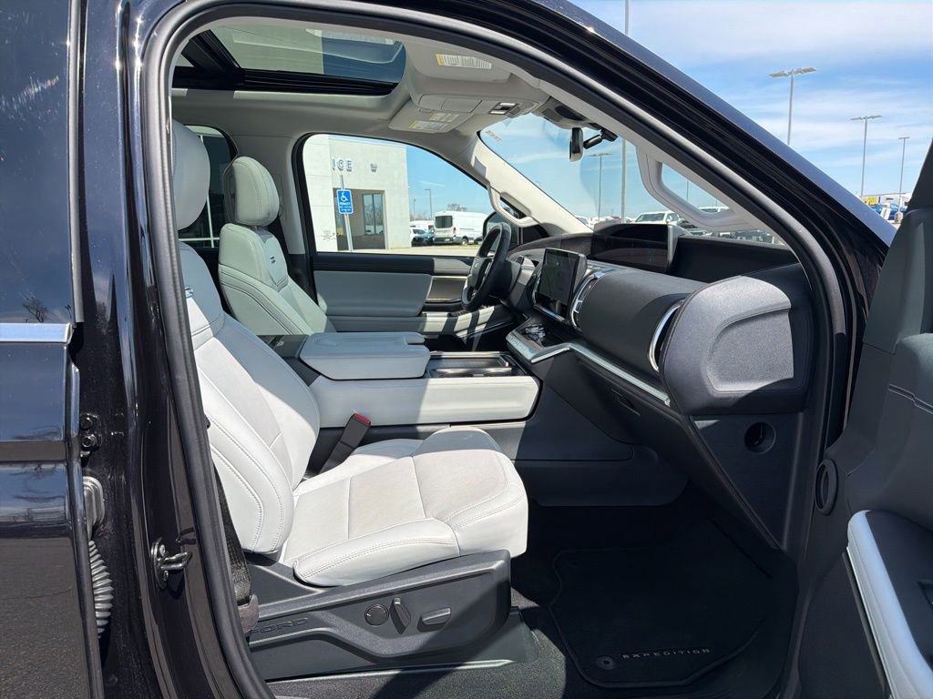 Certified 2025 Ford Expedition Max Platinum image 23