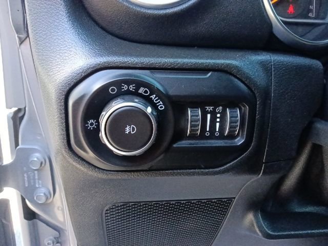 Used 2019 Jeep Wrangler Unlimited Sahara image 16