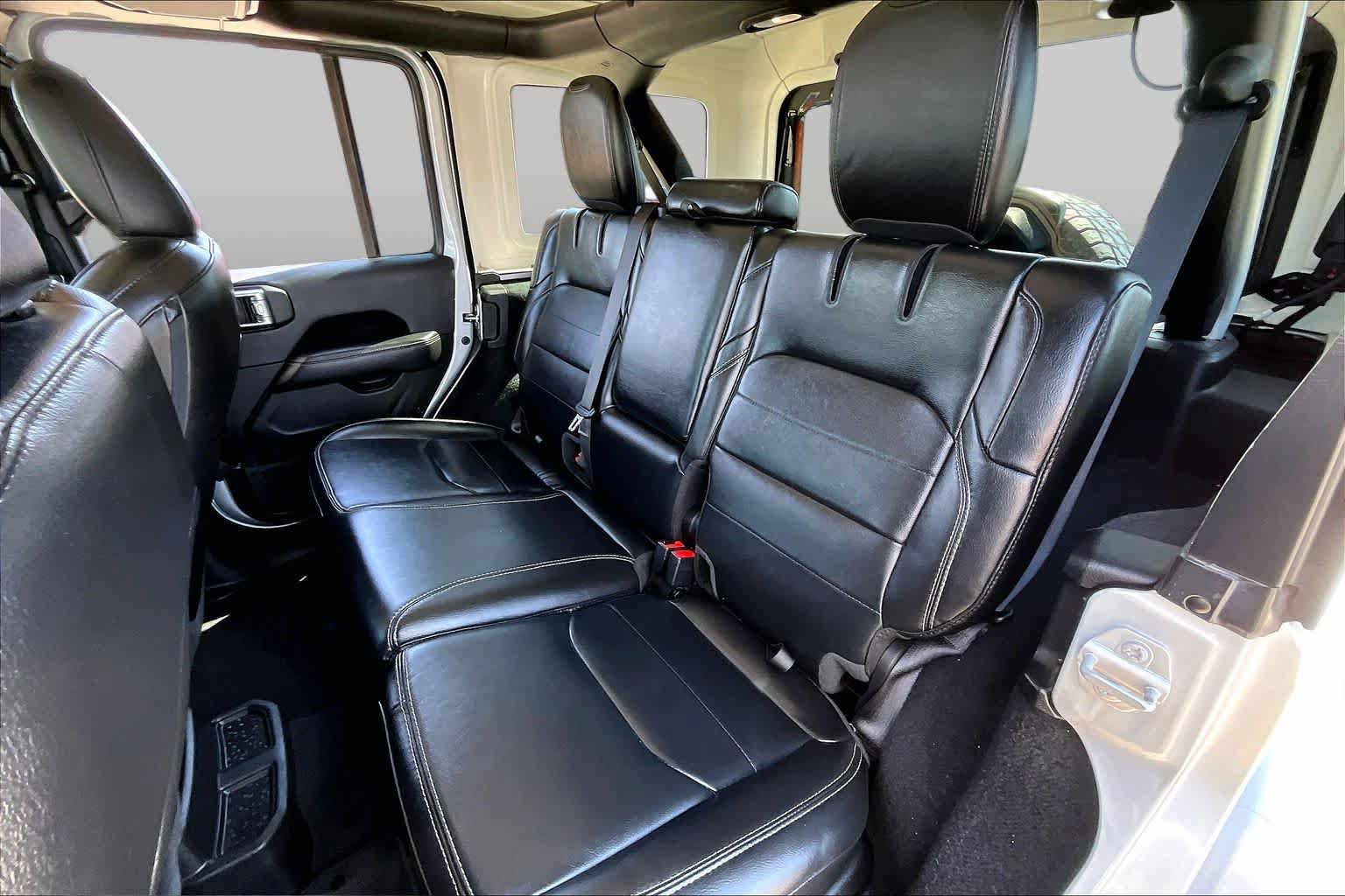 Used 2023 Jeep Wrangler Unlimited Sahara w/ Safety Group AWD/4WD image 19