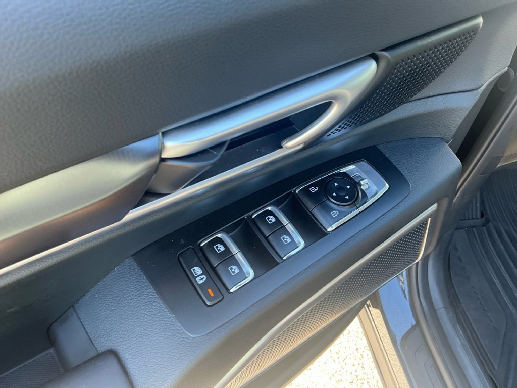 Used 2025 Kia Telluride LX FWD image 16