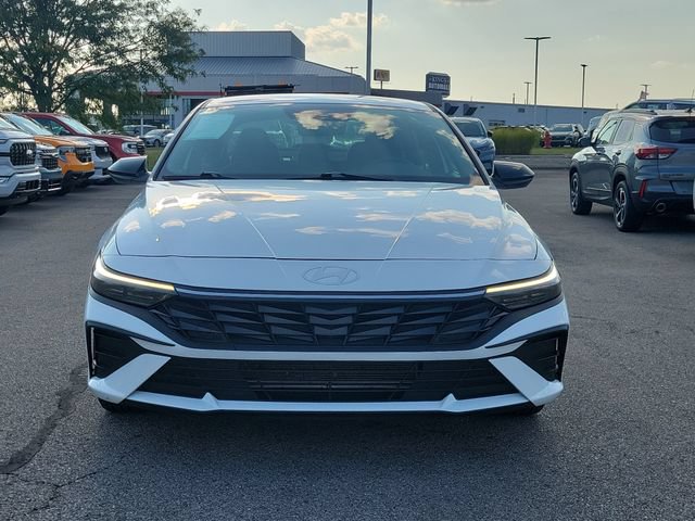 Used 2025 Hyundai Elantra Sport FWD image 8