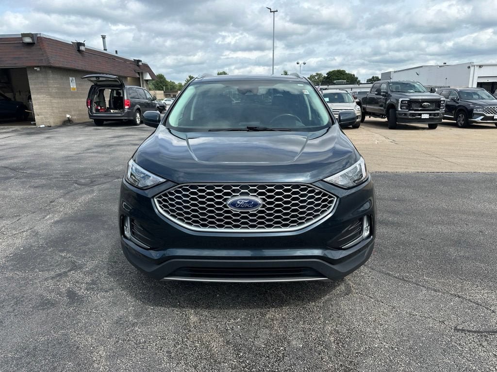 Certified 2024 Ford Edge SEL w/ Convenience Package AWD/4WD image 2
