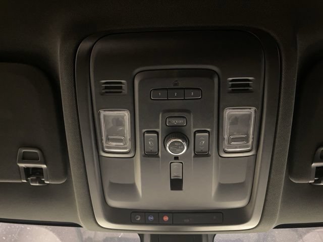 Used 2021 GMC Yukon XL SLT w/ Rear Media and Nav Package AWD/4WD image 3