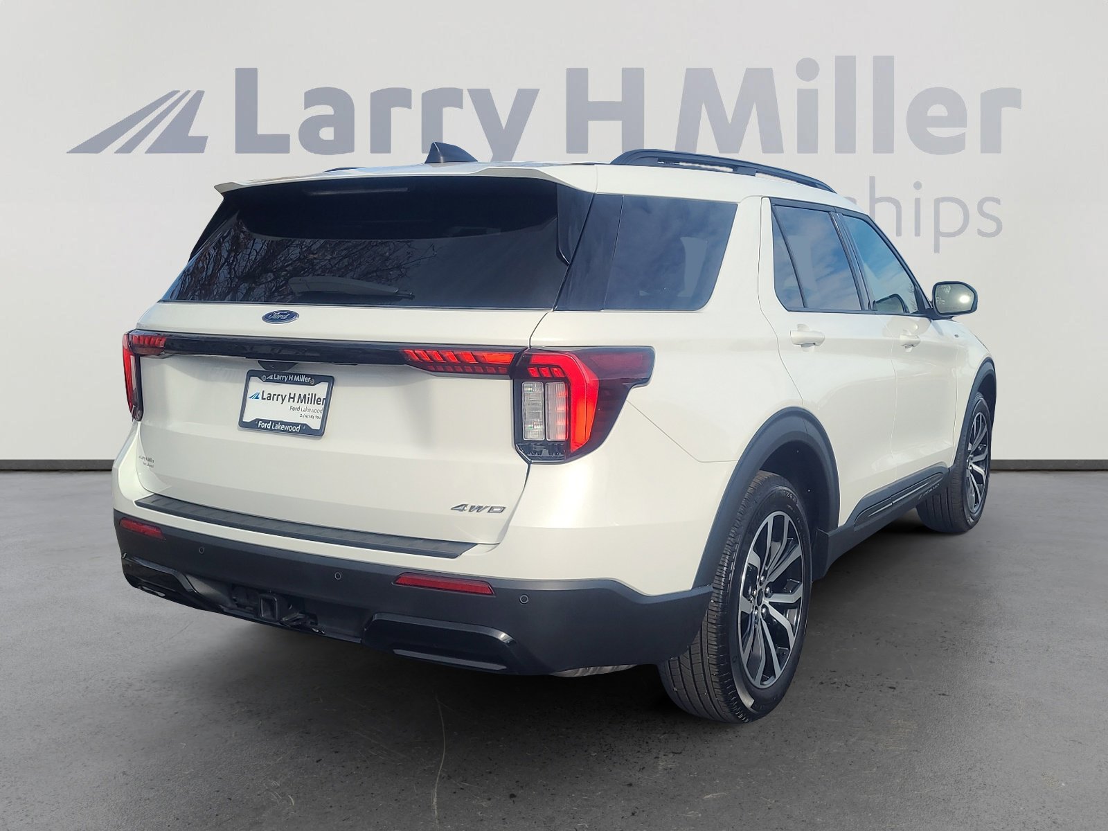 Certified 2025 Ford Explorer ST-Line image 5