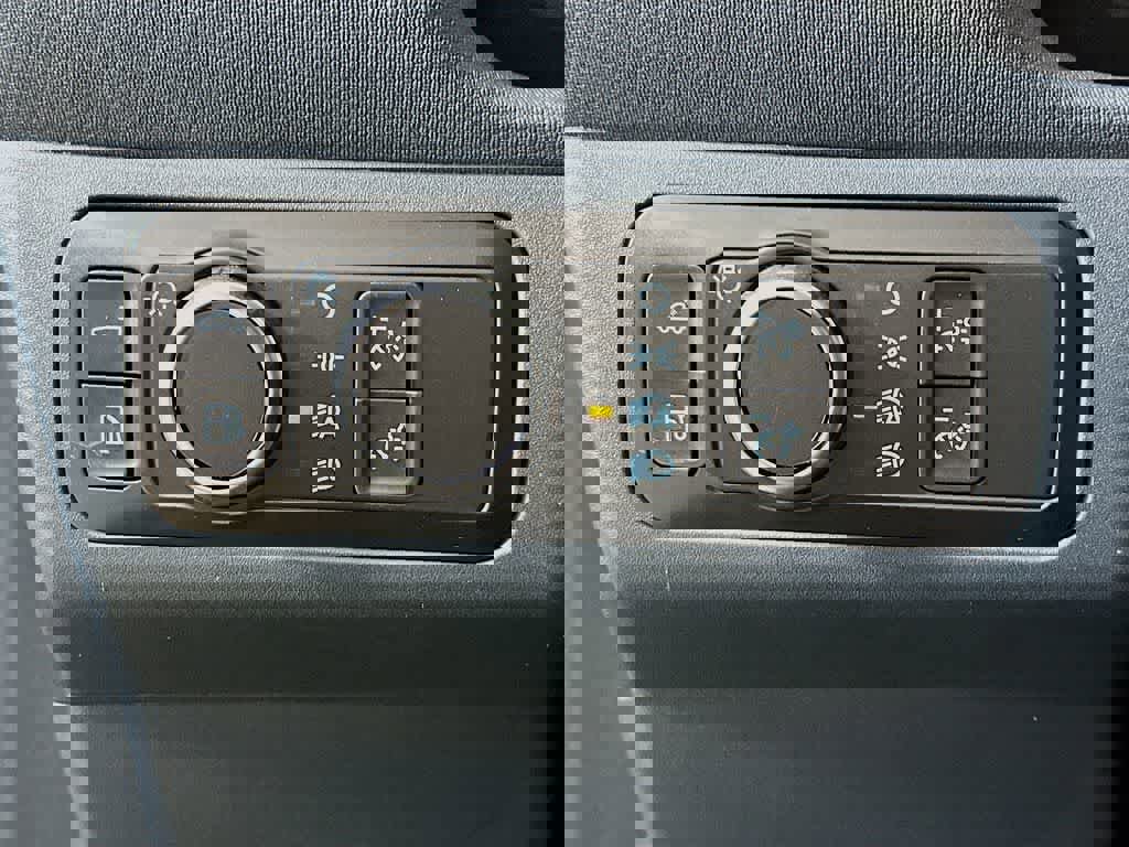 Certified 2022 Ford Maverick XLT w/ XLT Luxury Package image 26