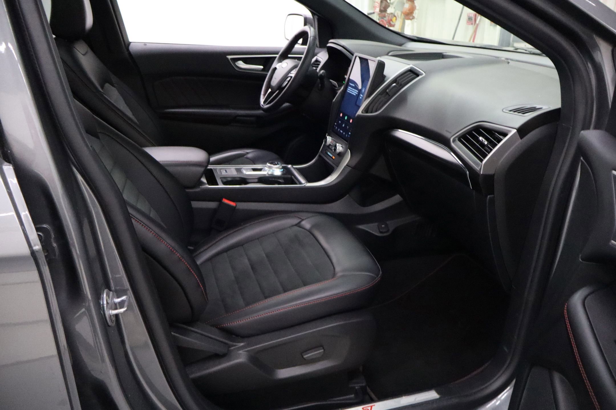 Certified 2024 Ford Edge ST-Line image 30