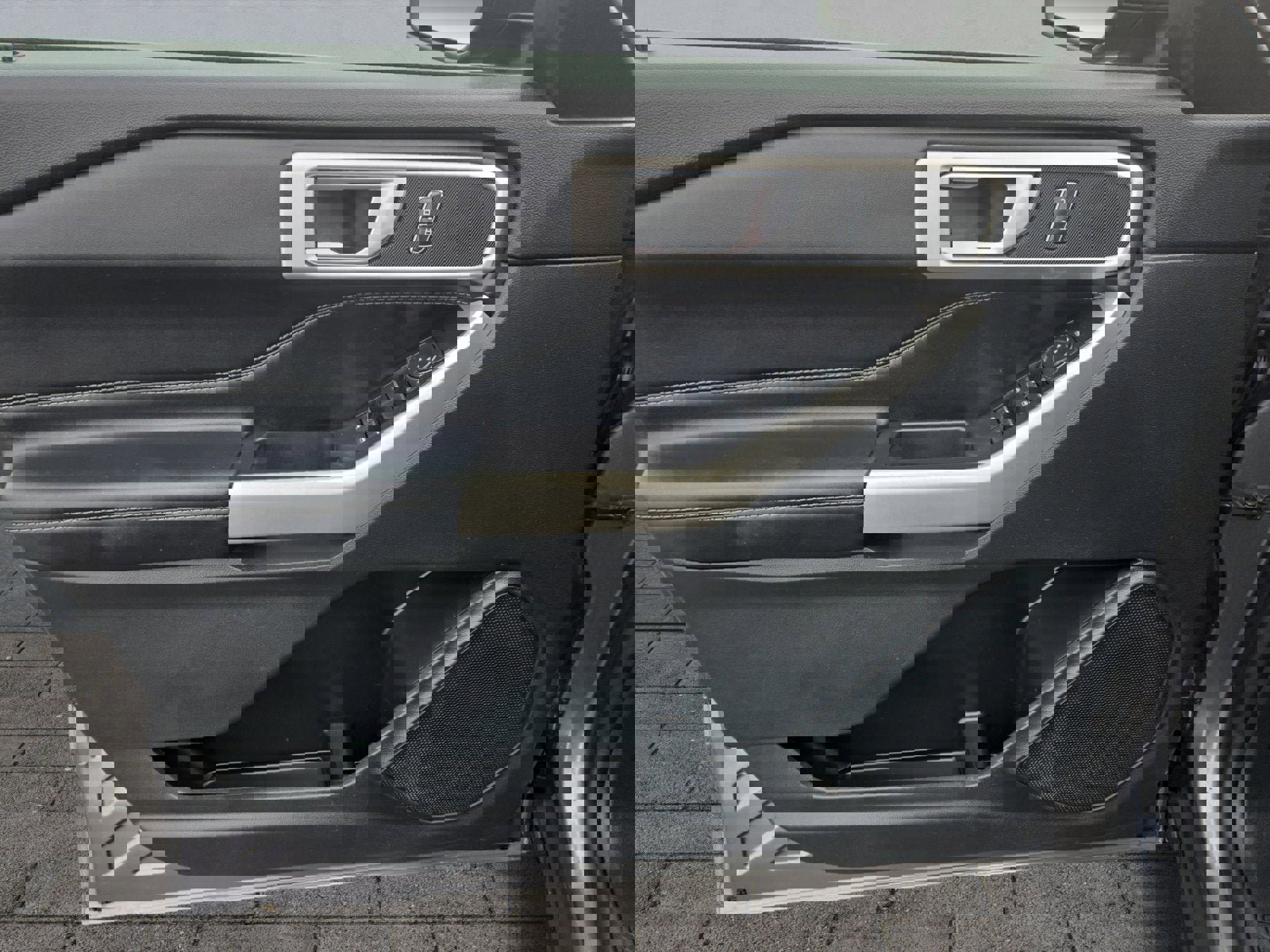 Certified 2022 Ford Explorer XLT w/ Equipment Group 202A image 10