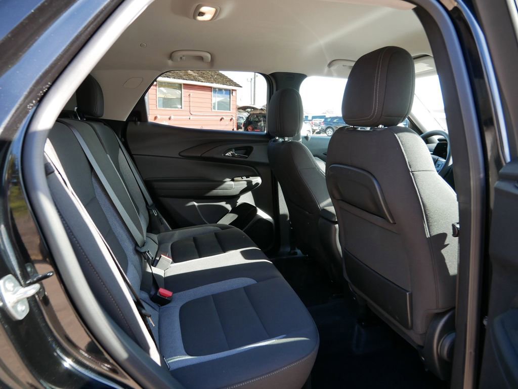 Used 2025 Chevrolet TrailBlazer LS w/ LS Convenience Package AWD/4WD image 9