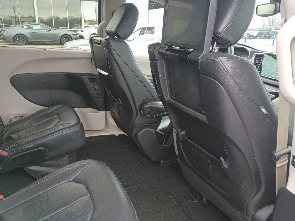 Used 2022 Chrysler Pacifica Touring-L w/ Uconnect Theater Family Group image 30