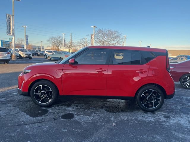 Used 2023 Kia Soul EX image 2