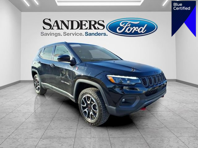 Used 2025 Jeep Compass Trailhawk w/ Trailhawk Elite Group image 1