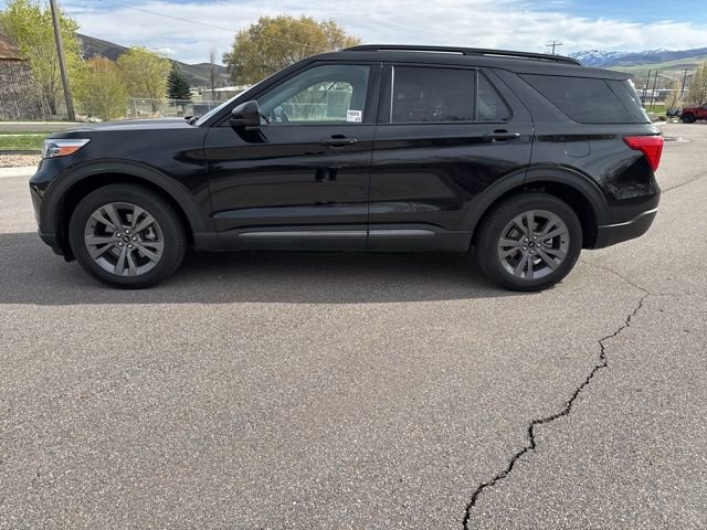 Certified 2022 Ford Explorer XLT w/ Equipment Group 202A AWD/4WD image 3