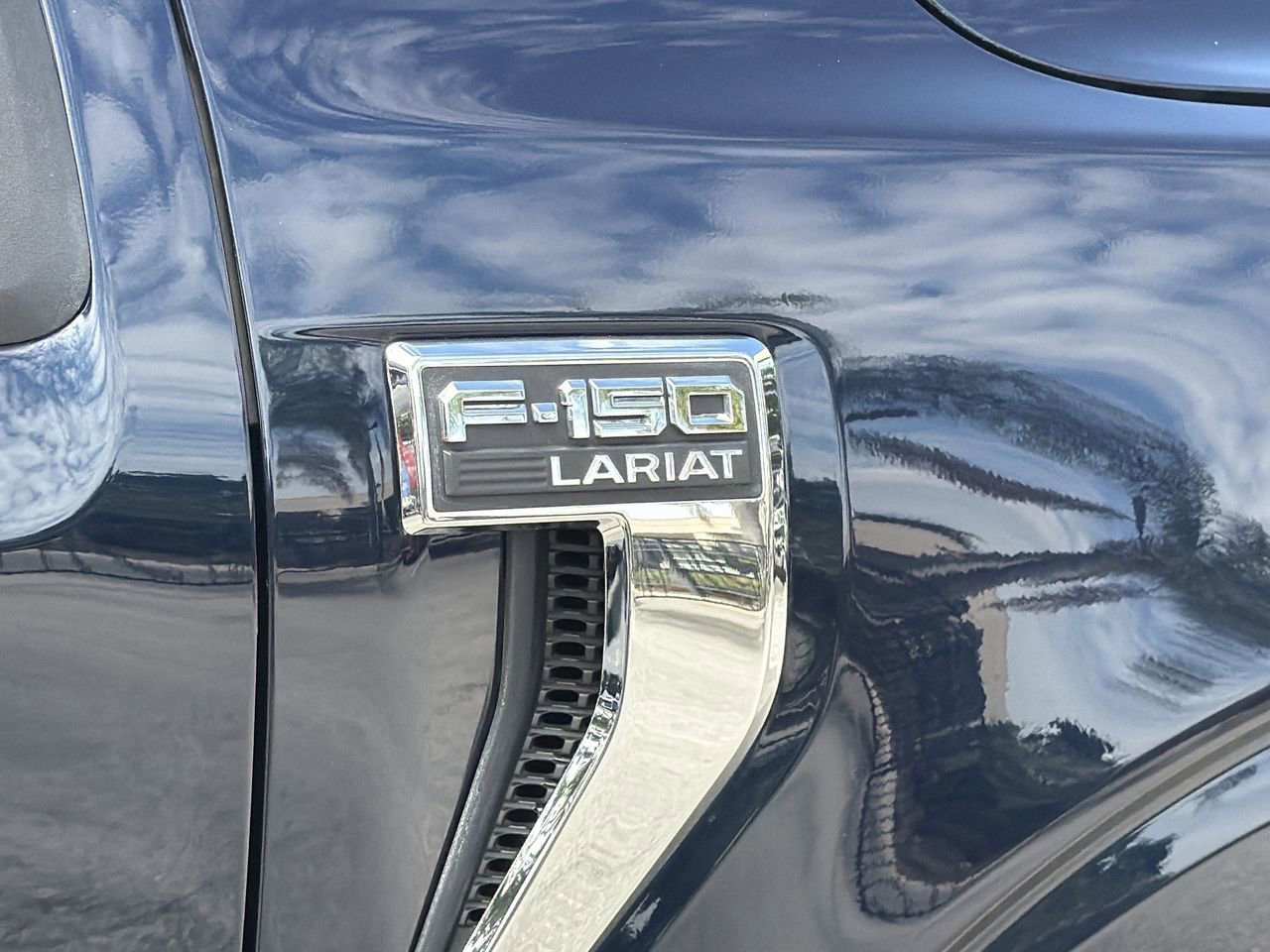 Certified 2023 Ford F150 Lariat w/ FX4 Off-Road Package AWD/4WD image 8