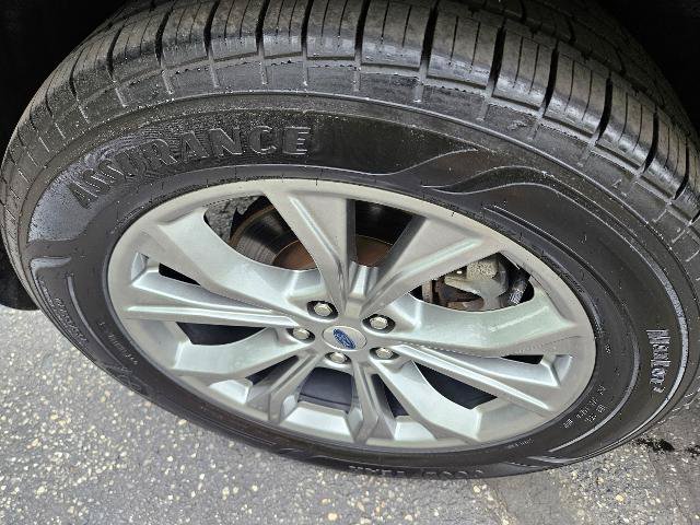 Certified 2022 Ford Explorer XLT w/ Equipment Group 202A AWD/4WD image 9