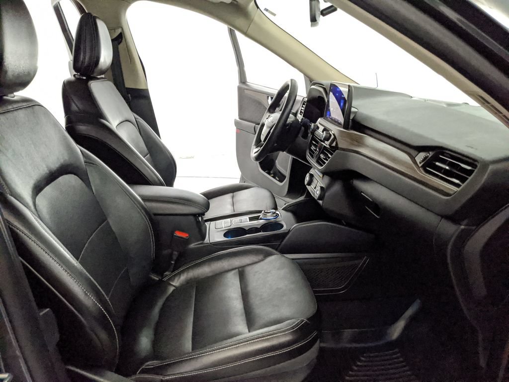 Certified 2020 Ford Escape Titanium w/ Titanium Premium Package 2.0 AWD/4WD image 20