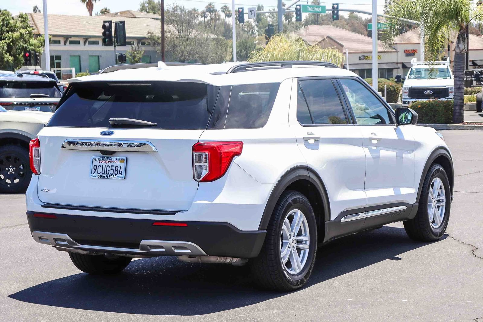 Certified 2022 Ford Explorer XLT w/ Equipment Group 202A RWD image 4