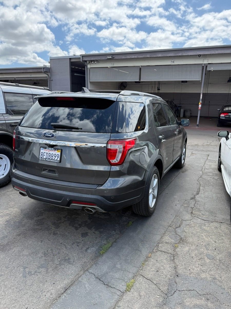 Certified 2018 Ford Explorer XLT FWD image 6