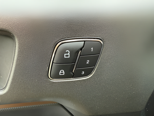 Certified 2025 Ford Bronco Sport Outer Banks w/ Outer Banks Tech Package+ AWD/4WD image 23